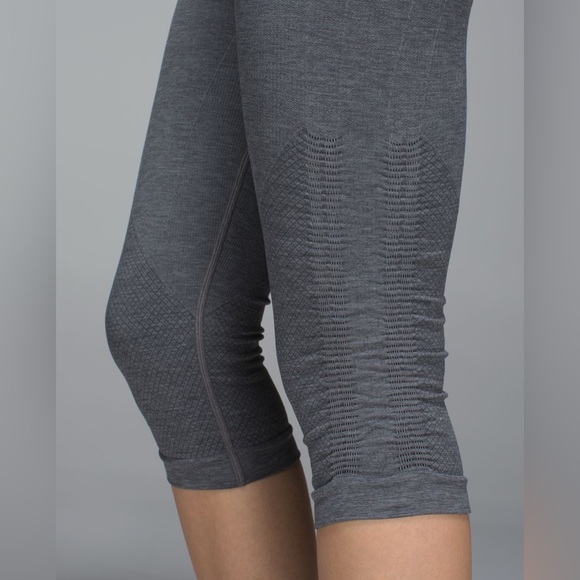 Lululemon Athletica Gray In the Flow Crop II Seamless Athletic Leggings size 4 - Picture 7 of 14